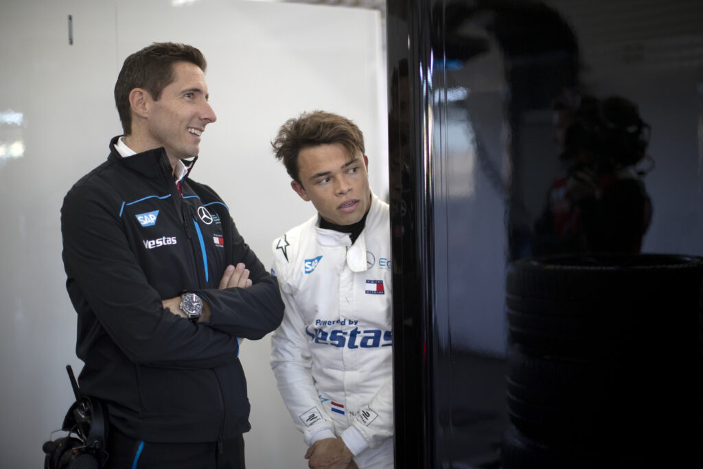 Ian James and Nyck de Vries © FIA Formula E